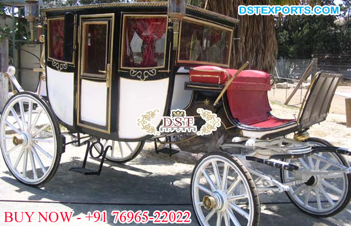 White Luxury Covered Horse Carriage for Queen