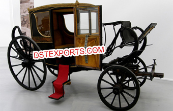 Stylish Royal Covered Horse Drawn Carriage