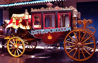 Glass Covered Royal Horse Drawn Carriage