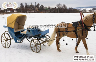 Stylish Barouche Horse Carriage for Snow Ride