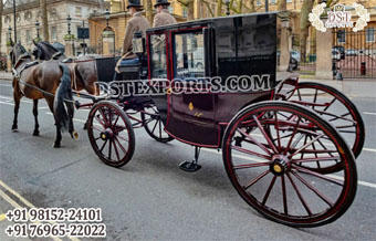 Royal Look Horse Drawn Covered Carriages